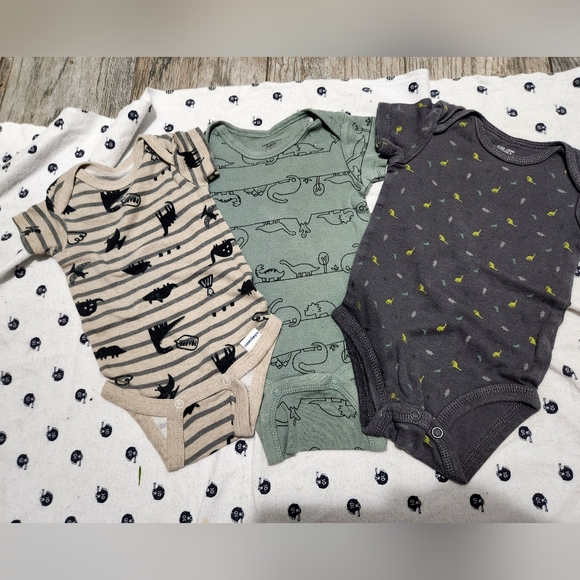 3M Dino Lot- 3 pants, 6 onesies Sweater&Sleeper - Picture 4 of 12